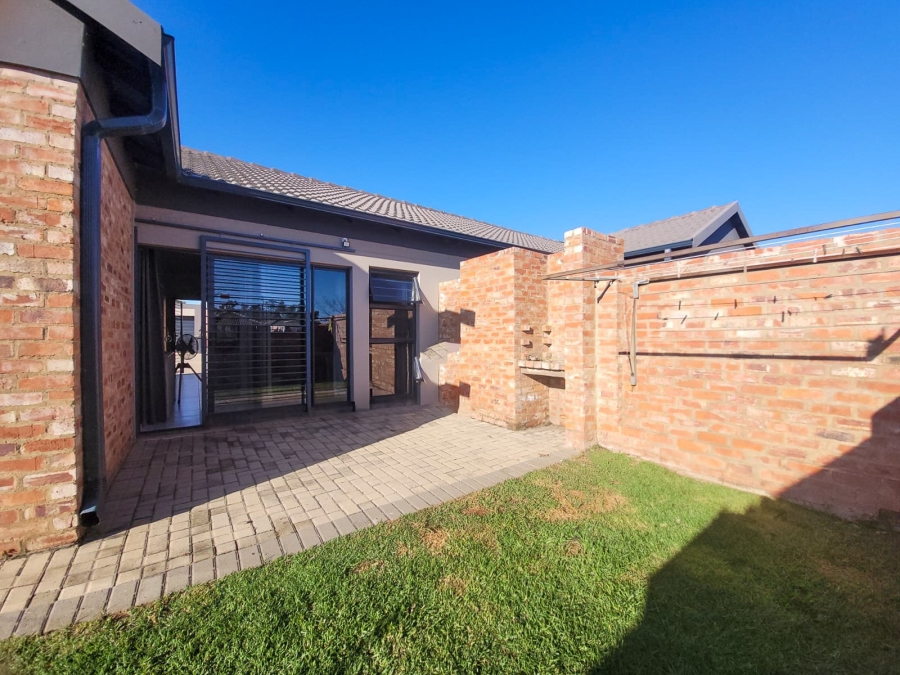 2 Bedroom Property for Sale in Van Der Hoff Park North West